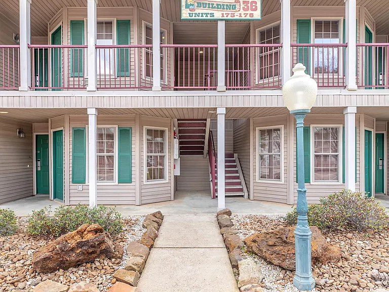 Residence at Piney Shores — Photo 14