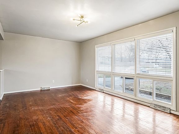 4th image of 3810 E 107th St #A
