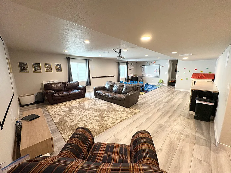 1128 N Coachman Ln — Photo 24