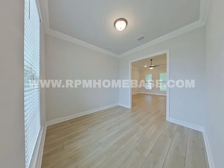 2700 Louise Dr — Photo 7