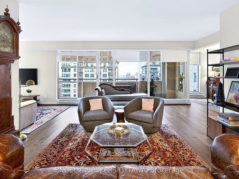 160 George St #2404 — Photo 9