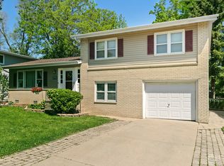 2012 Arthur Dr, Waukegan, IL 60087