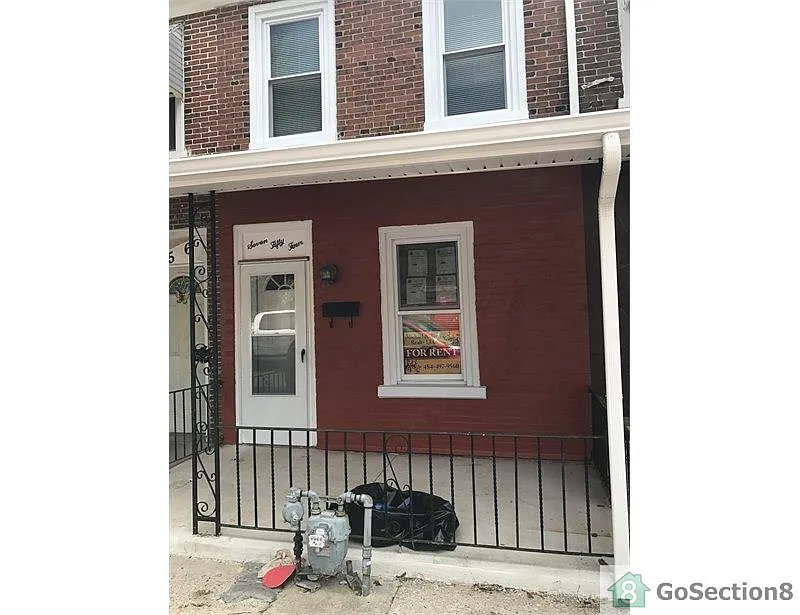754 Roosevelt Ave photo 1