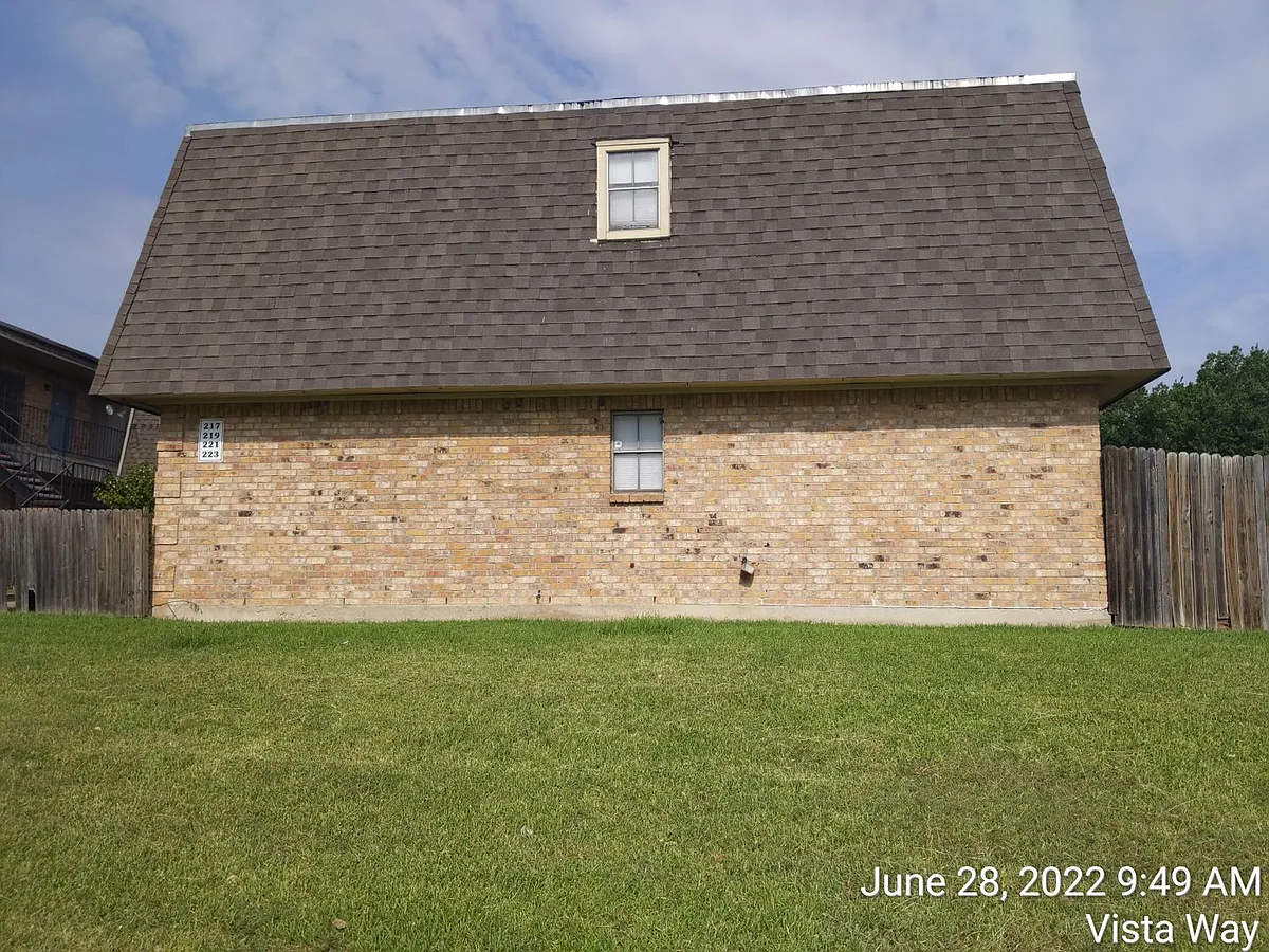 Building Photo - 217 Vista Way