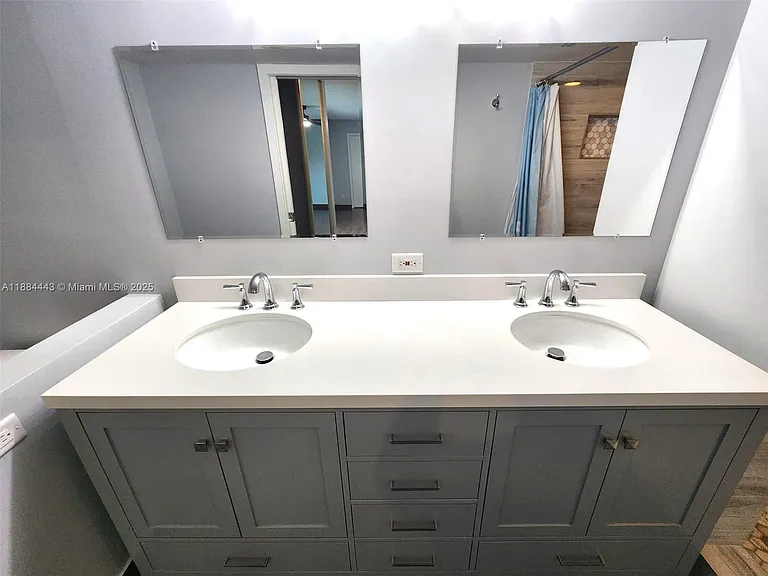 1150 SW 118th Ter — Photo 11