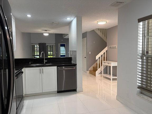 4th image of 1704 Maplewood Drive
