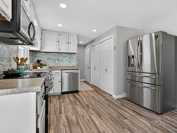 5th image of 11 Pingree Hill Road #L