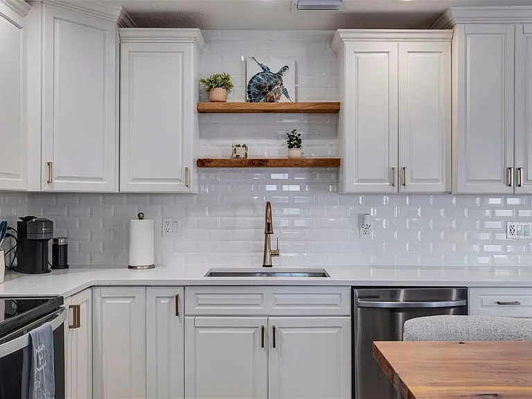 5266 Beach Dr SE #B — Photo 8