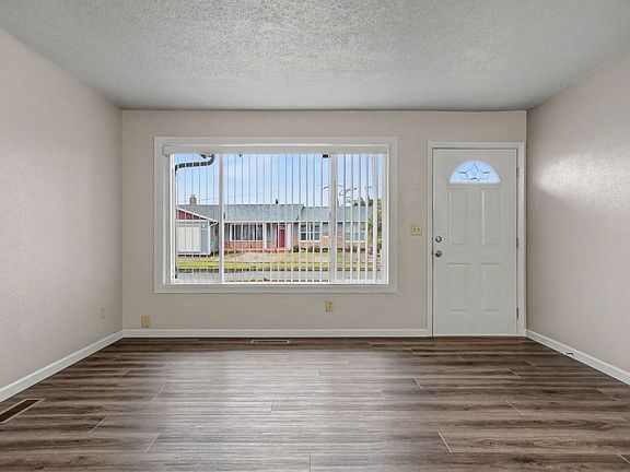 3rd image of 4110 Coolidge Dr SE