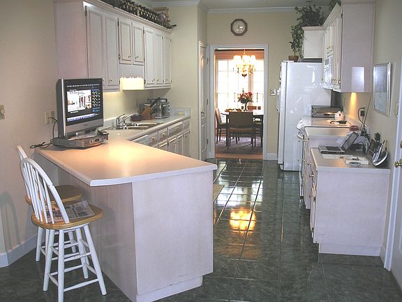 4th image of 173 Glen Arven Dr