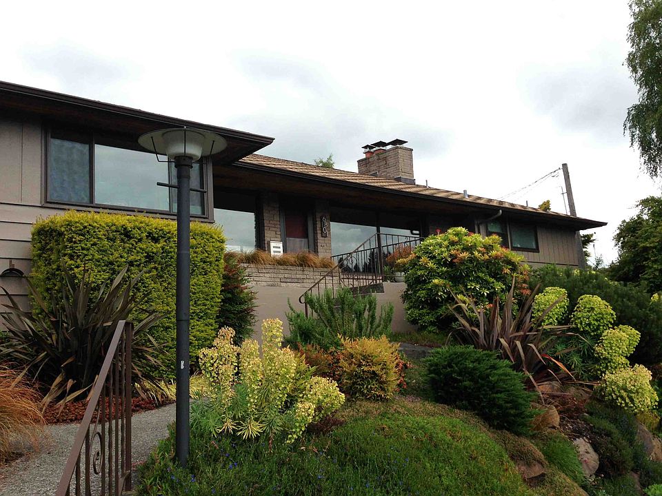2nd image of 6801 44th Pl NE