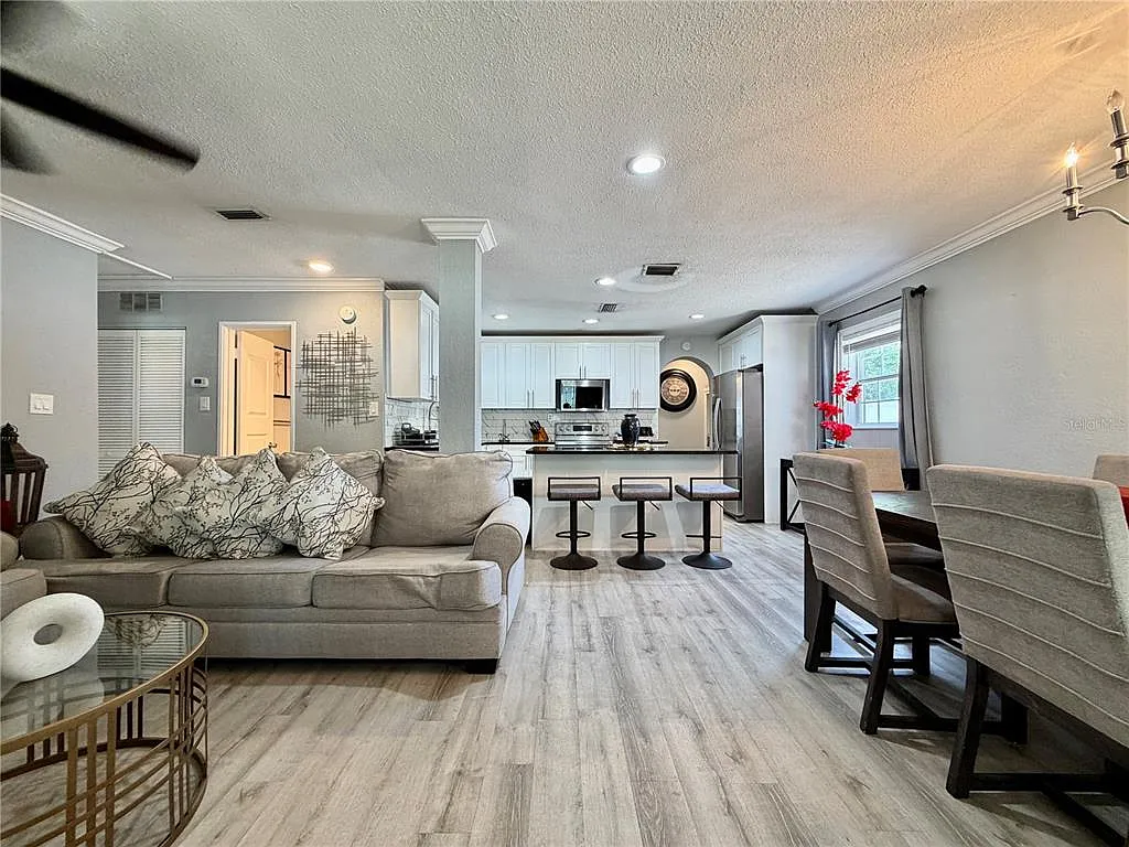 3 bed, 2.0 bath, 1404 sqft, $2,800 — Photo 3