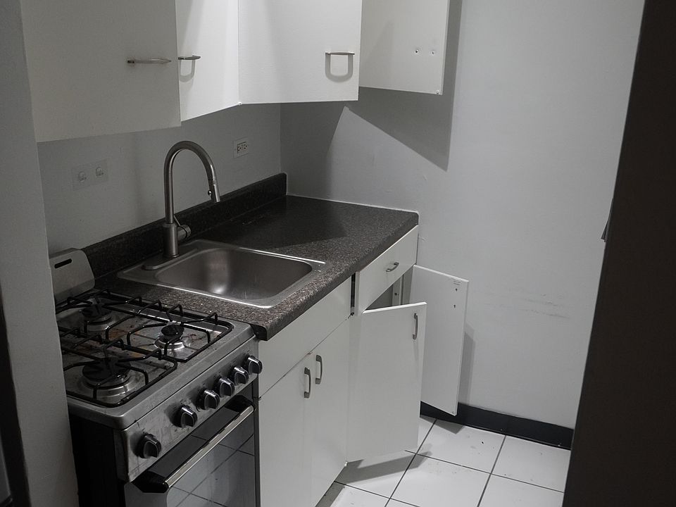 1st image of 422-24 W Melrose St #422-203