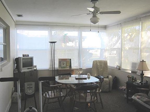 5th image of 9733 Mainlands Blvd E