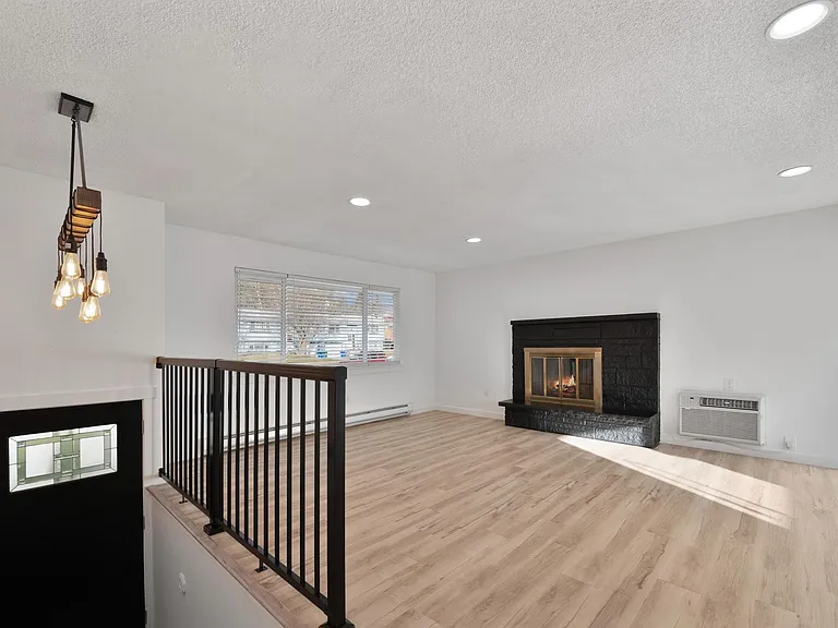 13416 E 26th Ave — Photo 3
