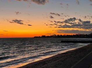 2 Neptune Dr, Old Saybrook, CT 06475