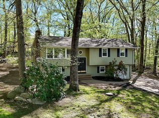 9 West Dr, Gales Ferry, CT 06335