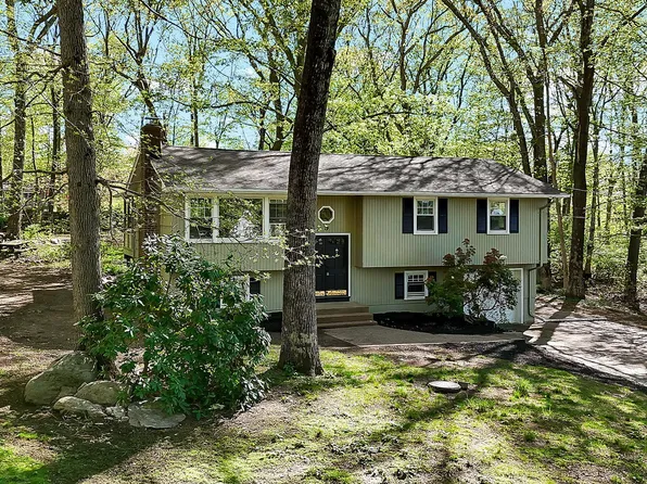 9 West Drive, Ledyard, CT 06335