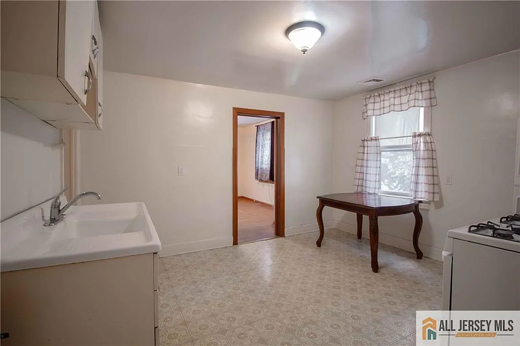 1 bed, 1.0 bath, 1468 sqft, $1,400 — Photo 4
