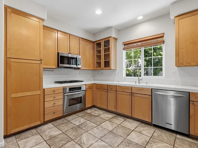 536 Adeline Ave — Photo 5