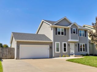2004 Country Cove Ln, Altoona, IA 50009