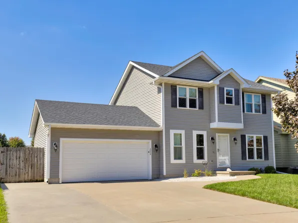 2004 Country Cove Ln, Altoona, IA 50009