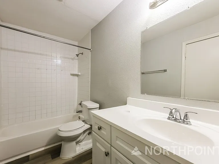 1405 Granbury St — Photo 12