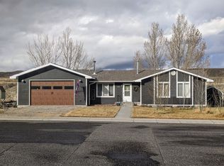 531 River View Dr, Cody, WY 82414