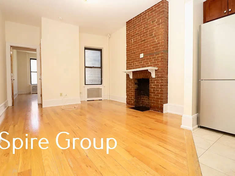 346 W 47th St #2C — Photo 3