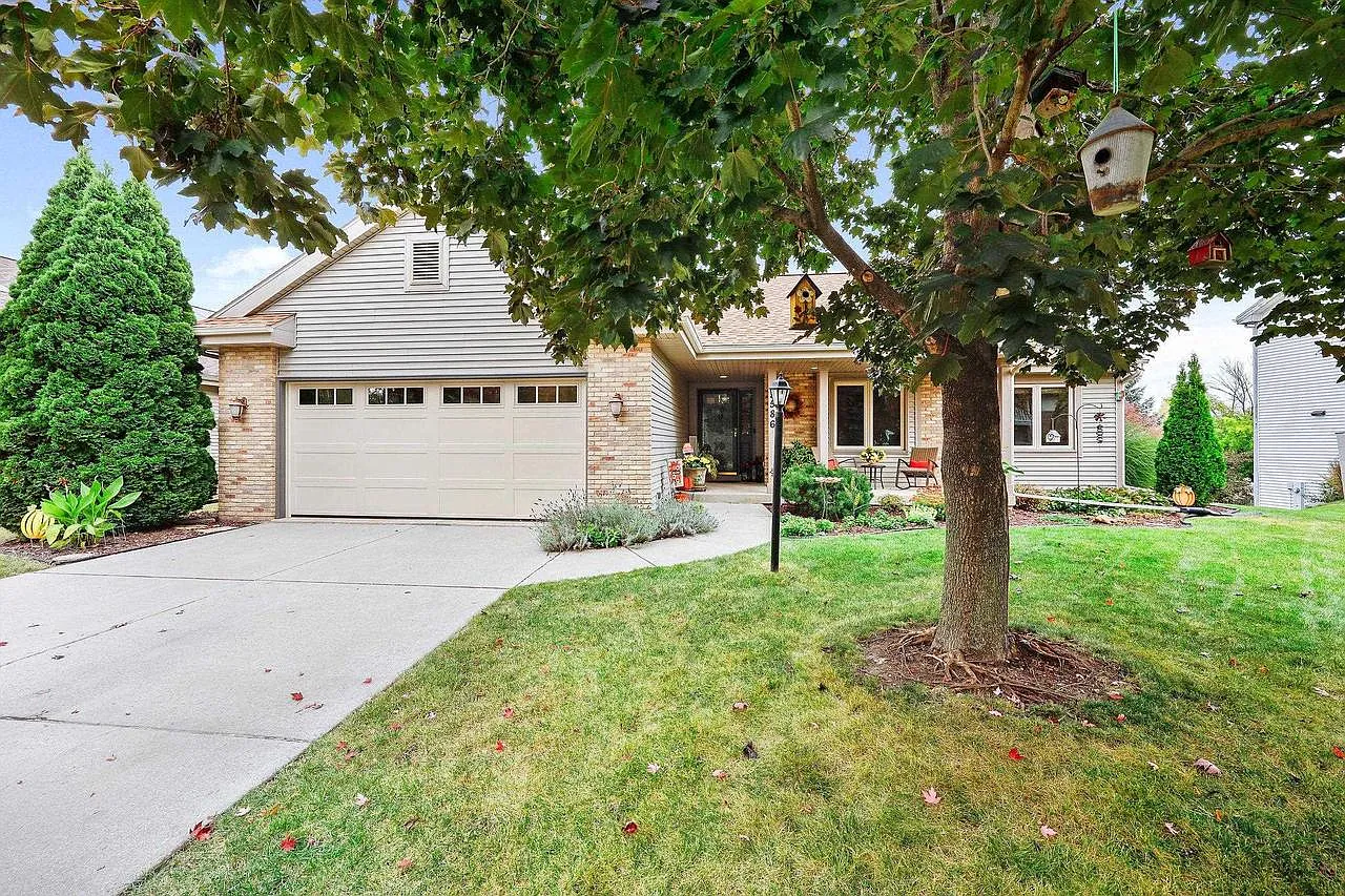 5586 Bantry Lane photo 1