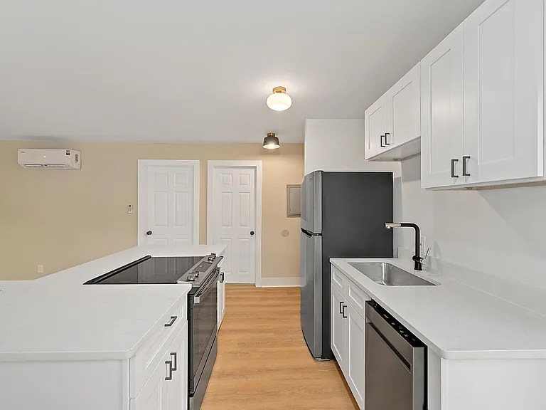 539 Hale Ave #4 — Photo 3