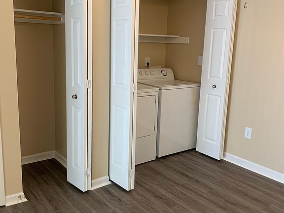 5th image of 125 E Rosebay Ln #G