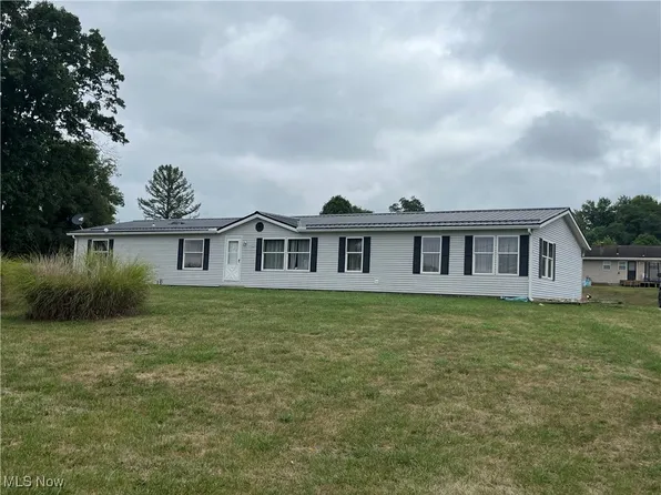 900 Greenhouse Ln, Sarahsville, OH 43779