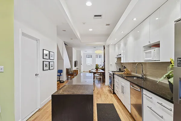 Rented by Besmatch Real Estate Inc | media 26