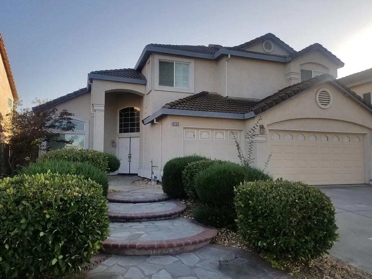 Photo 2 of 25 - 8752 Morning Glory Way - Elk Grove, CA Building Photo - 8752 Morning Glory Way