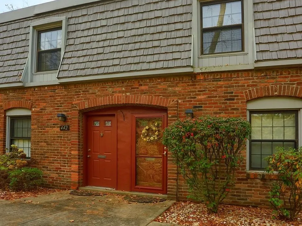 440 Country View Ct