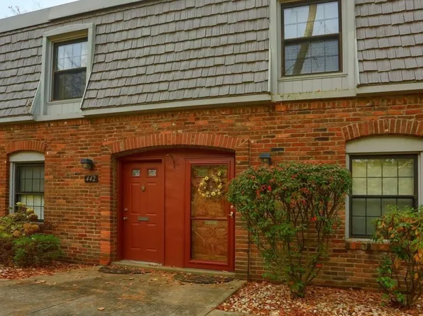 440 Country View Ct, Pittsburgh, PA 15205