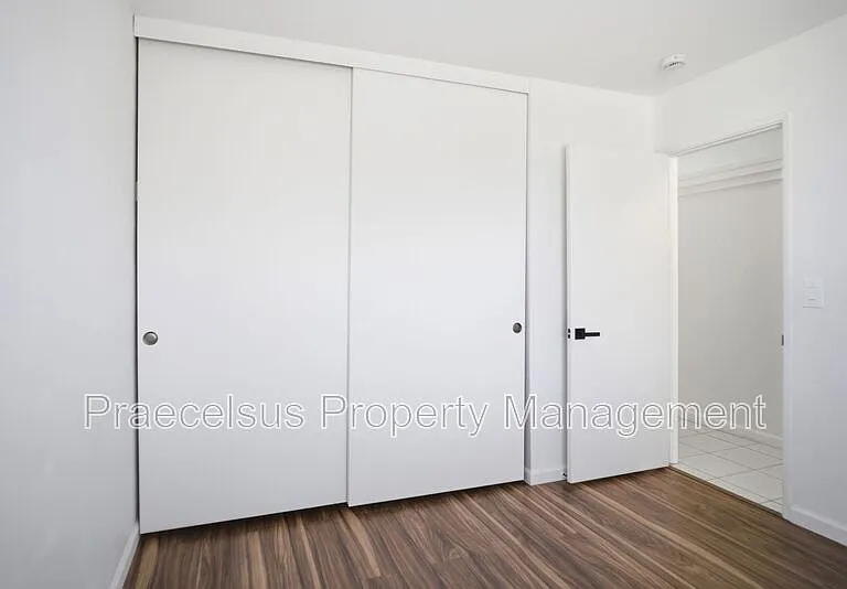 631 Hampshire Ln — Photo 14
