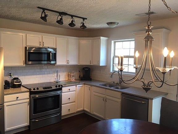 3rd image of 118 Lovett Park Ln