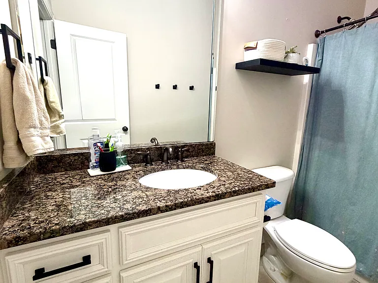 406 Leamington Ln — Photo 11