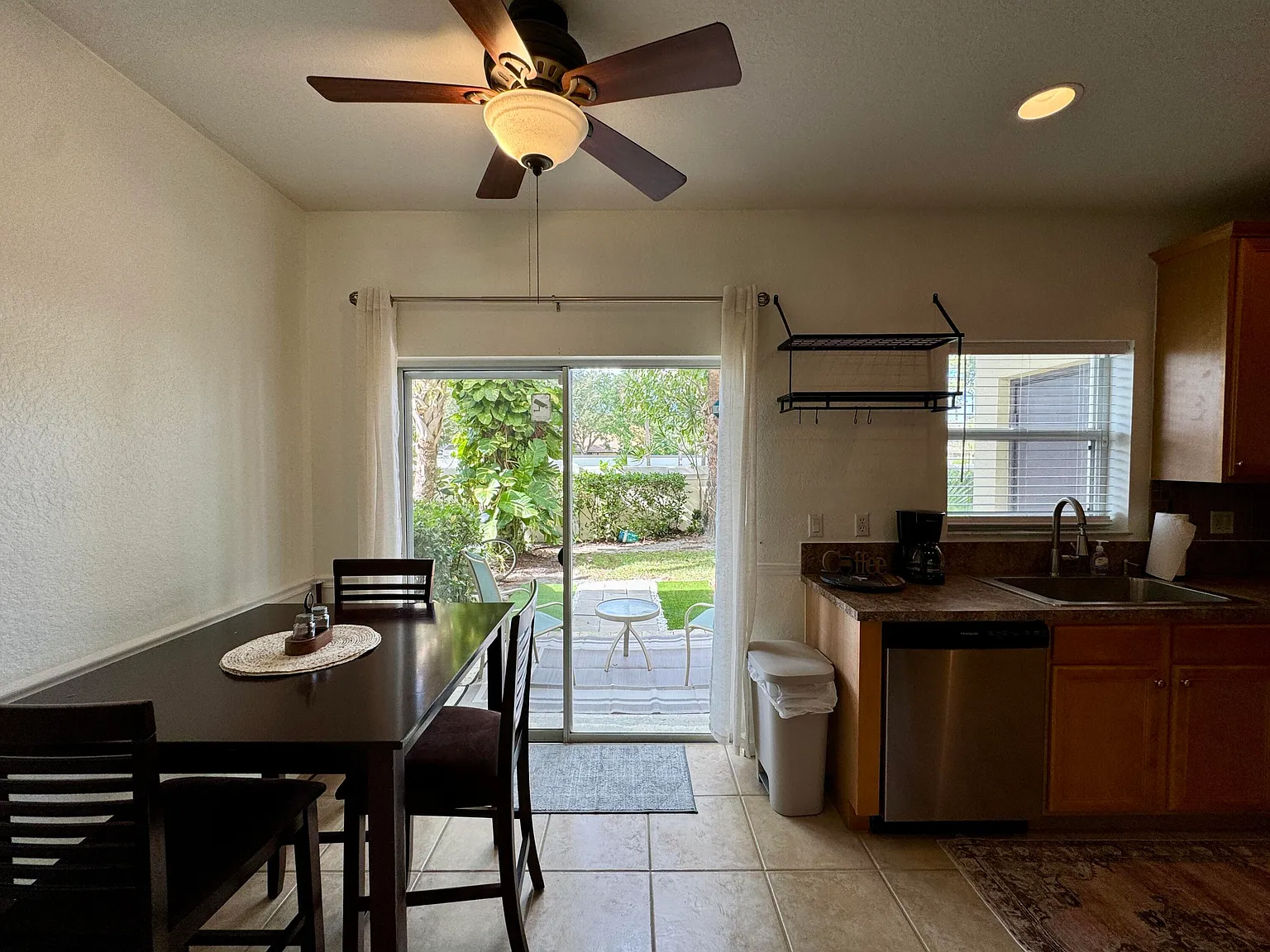 2 bed, 2.0 bath, 1108 sqft, $4,800 — Photo 4