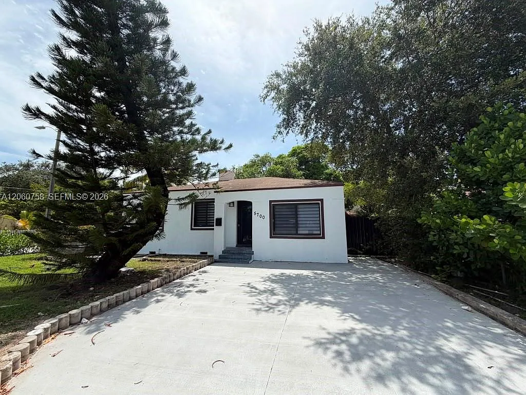 Edison Gardens — Photo 1