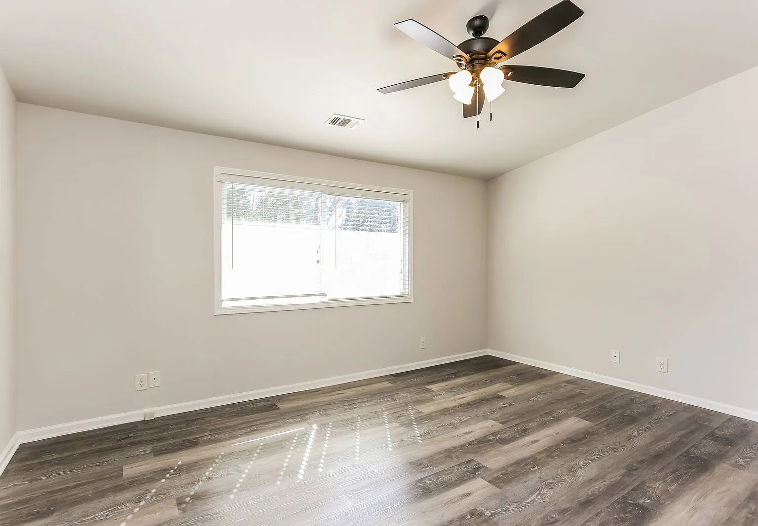 1 bed, 1.0 bath, 600 sqft, $1,295 — Photo 2