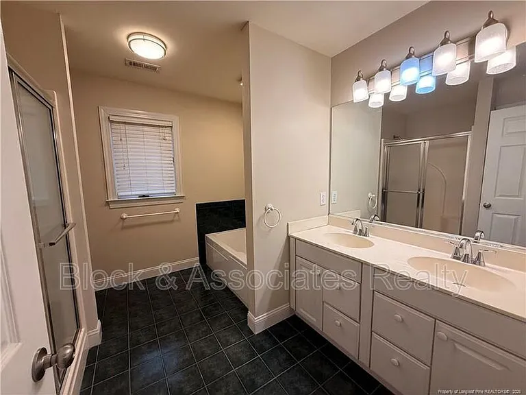 1165 Greenbriar Dr — Photo 11