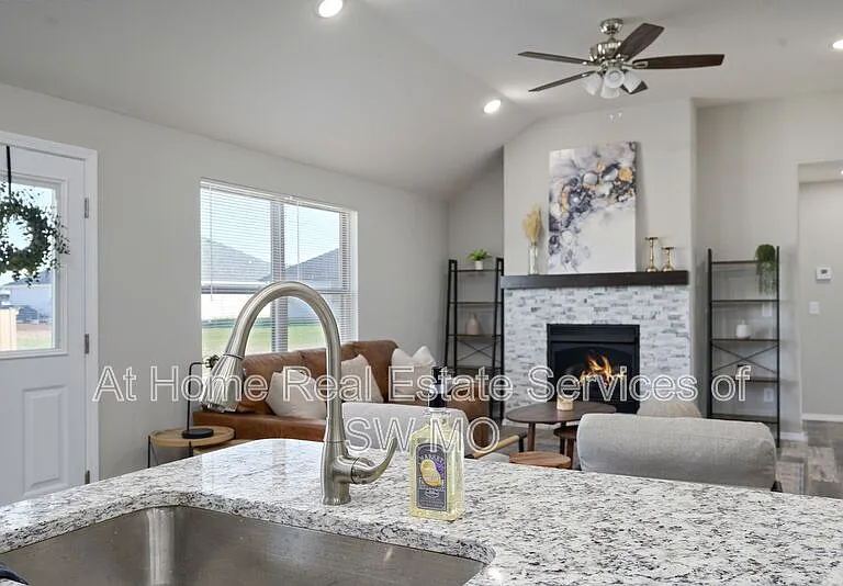 528 Evergreen Ave — Photo 14