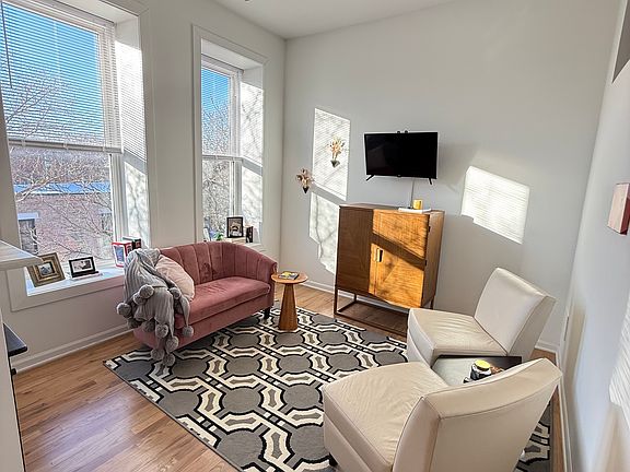 4th image of 651 N Paulina St APT 3N