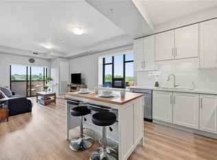 30 Hamilton St S #411, Hamilton, ON L8B 1V8