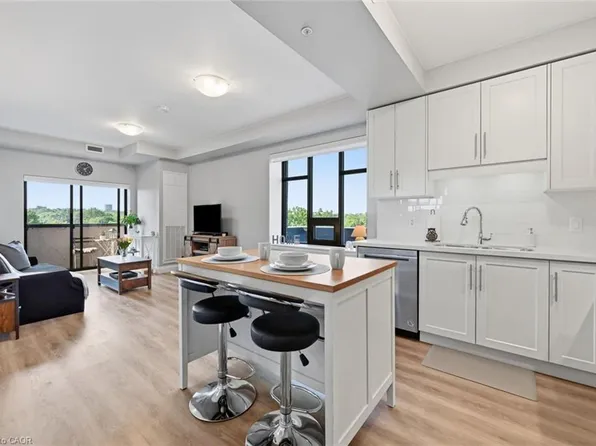 30 Hamilton St S #411, Hamilton, ON L8B 1V8