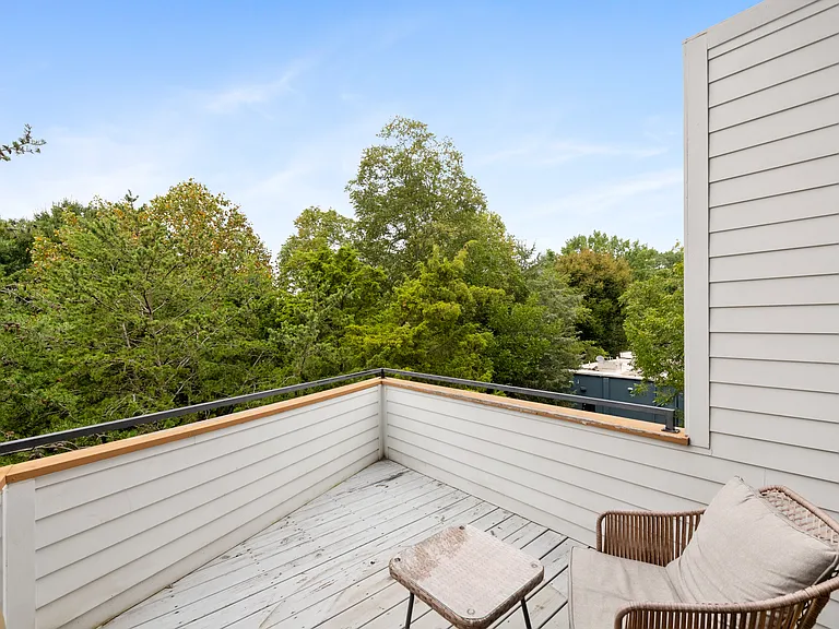 682 Barnett St NE — Photo 30