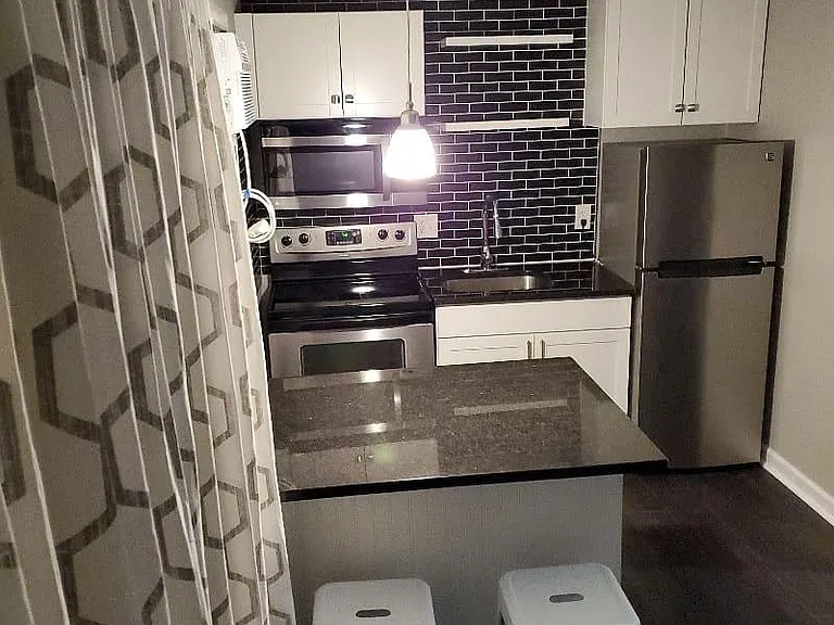 421 College Ave #105 — Photo 3